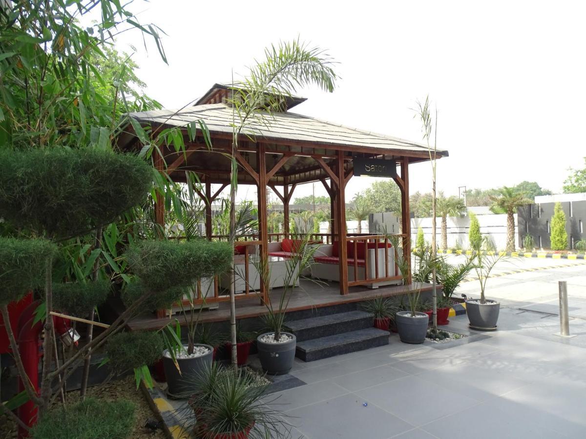 The Grand Arc Hotel & Convention Centre Shahjahanpur المظهر الخارجي الصورة