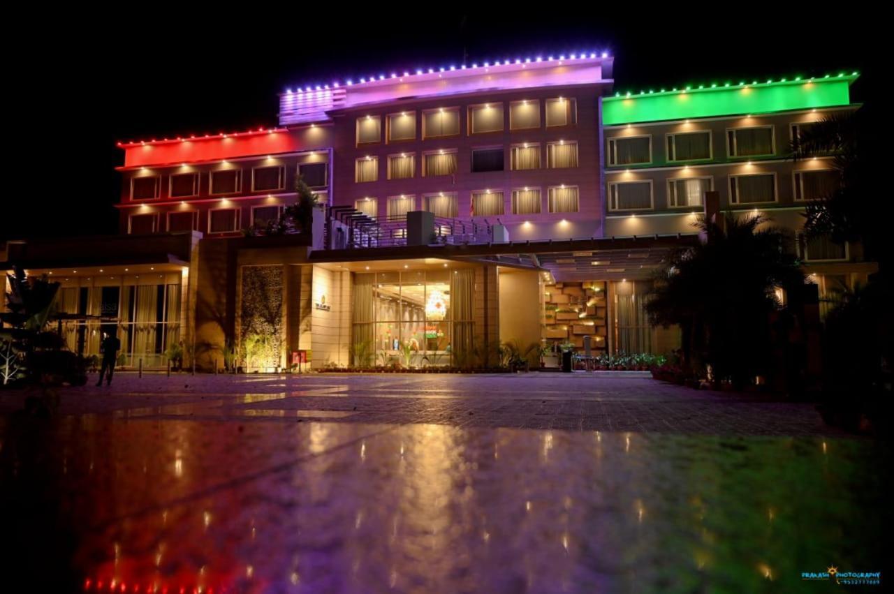 The Grand Arc Hotel & Convention Centre Shahjahanpur المظهر الخارجي الصورة