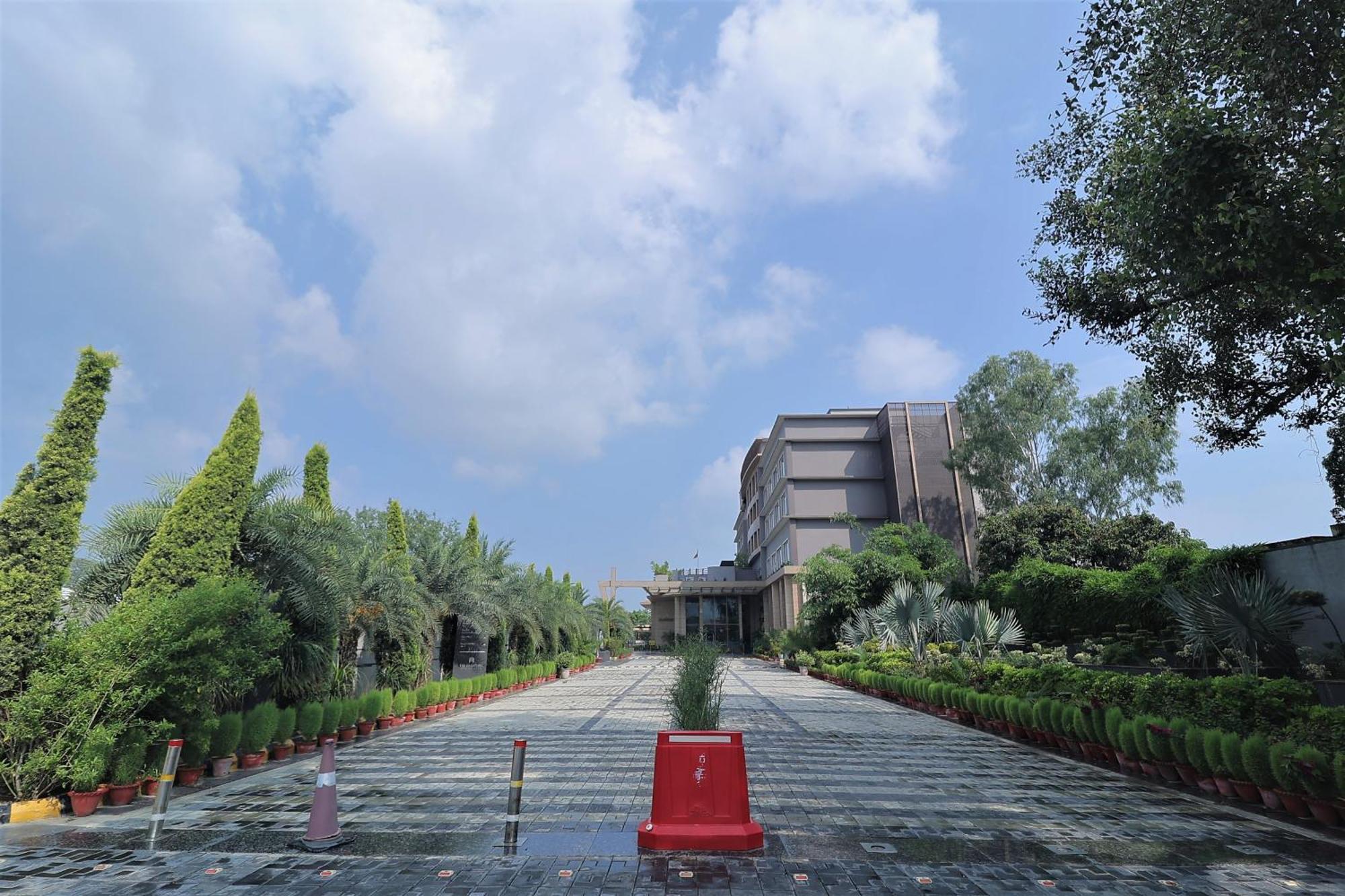 The Grand Arc Hotel & Convention Centre Shahjahanpur المظهر الخارجي الصورة